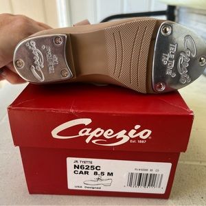 Brand new In box Capezio tap shoe #N625C Size 8.5 Medium width color Tan